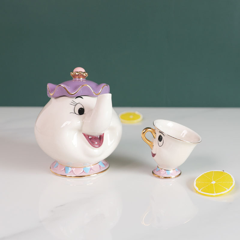 Hete theepot cartoon Belle en  - Coffee And Tea Bar recensie en prijs